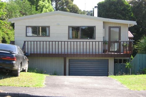 Photo of property in 1/3 Flavia Close, Torbay, Auckland, 0630