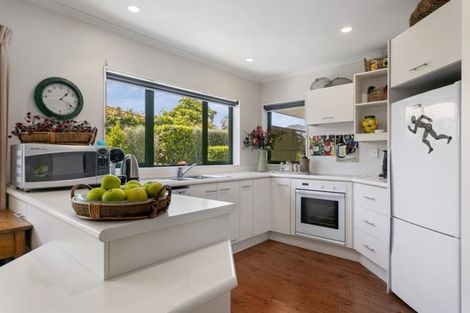 Photo of property in 2/30 Fairview Terrace, Waipahihi, Taupo, 3330