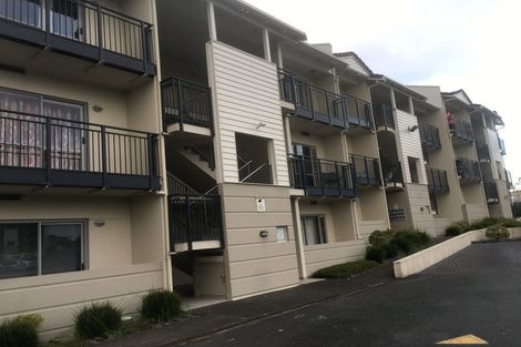 Photo of property in 1a/71 Spencer Road, Oteha, Auckland, 0632