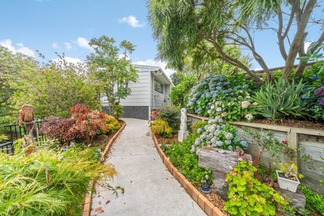 Photo of property in 17 Seymour Grove, Kingsley Heights, Upper Hutt, 5018