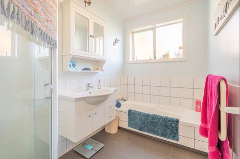 Photo of property in 110 Wellington Road, Paekakariki, 5034