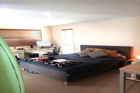 Photo of property in 5b Olwyn Place, Greenhithe, Auckland, 0632