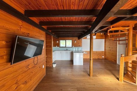 Photo of property in 197 Henderson Valley Road, Henderson, Auckland, 0612