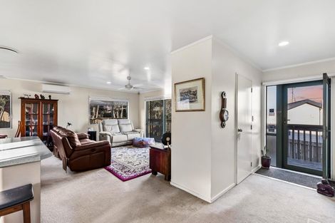 Photo of property in 11 Killygordon Place, Massey, Auckland, 0614
