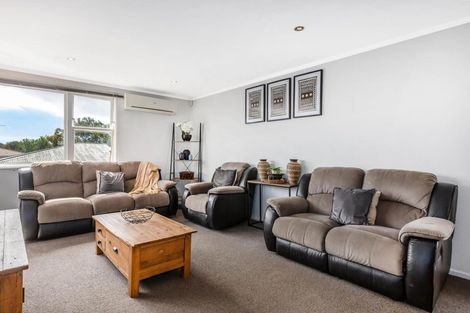 Photo of property in 136 Driver Crescent, Cannons Creek, Porirua, 5024