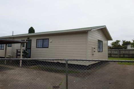 Photo of property in 2/27 Templeton Place, Clendon Park, Auckland, 2103