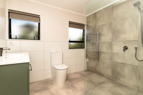 Photo of property in 2/150 Arran Road, Browns Bay, Auckland, 0630