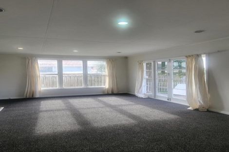 Photo of property in 70 Cambridge Terrace, Papatoetoe, Auckland, 2025