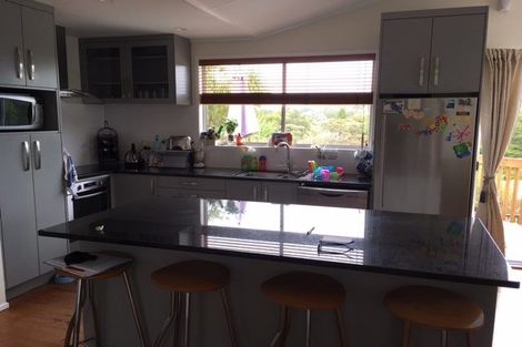 Photo of property in 1/29 Ridgewood Crescent, Birkenhead, Auckland, 0626