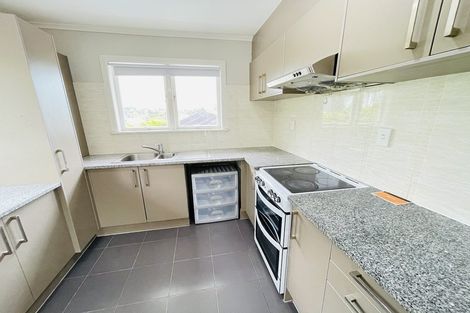 Photo of property in 219 Wairau Road, Totara Vale, Auckland, 0627