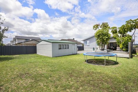 Photo of property in 18 Farnborough Crescent, Mangere, Auckland, 2022