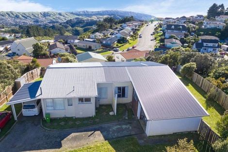 Photo of property in 15b Bayswater Place, Newlands, Wellington, 6037