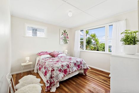 Photo of property in 27 Ahuriri Street, Strathmore Park, Wellington, 6022