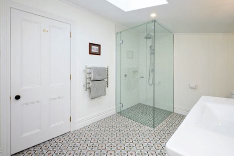 Photo of property in 13 Lincoln Road, Bluff Hill, Napier, 4110