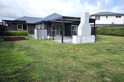Photo of property in 13 Birdie Lane, Waiwhakaiho, New Plymouth, 4312