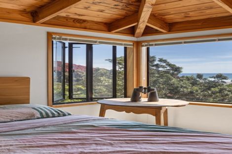 Photo of property in 79 Garden Road, Piha, New Lynn, 0772