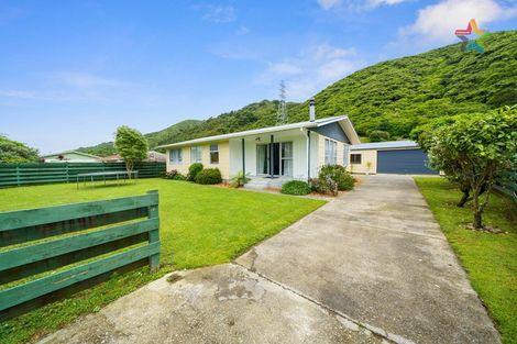 Photo of property in 25 Larchmont Grove, Totara Park, Upper Hutt, 5018