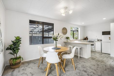 Photo of property in 2/23 Powrie Street, Glenfield, Auckland, 0629
