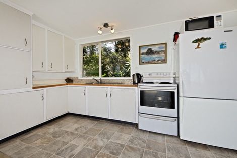 Photo of property in 61 Seaview Road, Piha, 0772