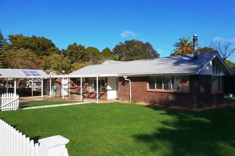 Photo of property in 32 Scenic Drive, Hillpark, Auckland, 2102