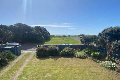 Photo of property in 104 Field Way, Waikanae Beach, Waikanae, 5036
