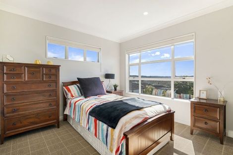 Photo of property in 4 Laurel Oak Drive, Schnapper Rock, Auckland, 0632