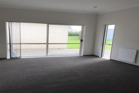 Photo of property in 154 Boord Crescent, Kumeu, 0891