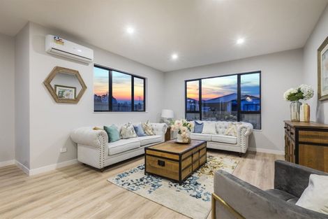 Photo of property in 22 Vinistra Road, Kumeu, 0810