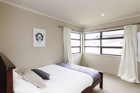 Photo of property in 28 Johnstone Drive, Fitzherbert, Palmerston North, 4410