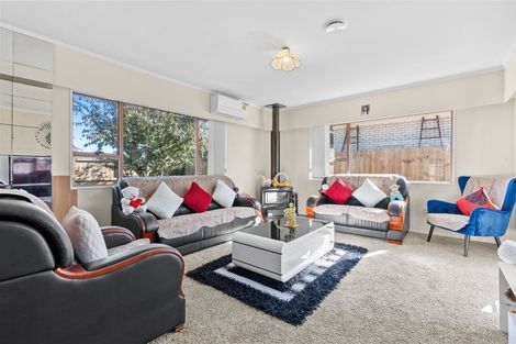 Photo of property in 2/461 Great South Road, Opaheke, Papakura, 2113