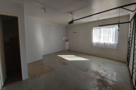 Photo of property in 187 Edmonton Road, Te Atatu South, Auckland, 0610