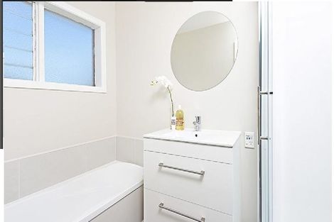 Photo of property in 1/72a Victoria Road, Papatoetoe, Auckland, 2025