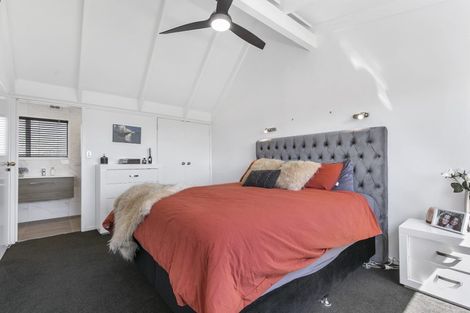 Photo of property in 15 Dalwhinnie Parade, Highland Park, Auckland, 2010