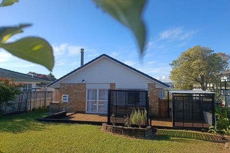 Photo of property in 3/166 Bradbury Road, Botany Downs, Auckland, 2010