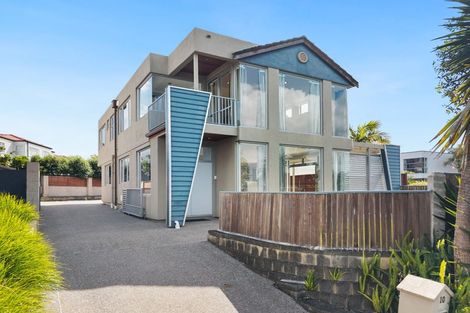 Photo of property in 10 Lupetti Rise, West Harbour, Auckland, 0618