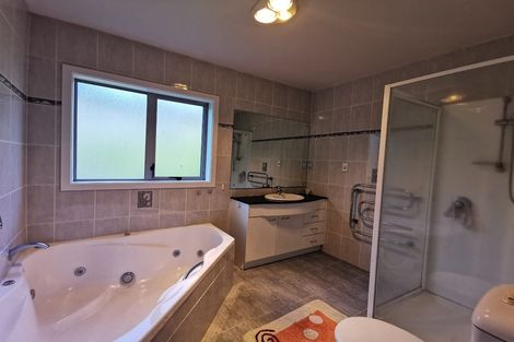 Photo of property in 19 Cricklade Terrace, Windsor Park, Auckland, 0632