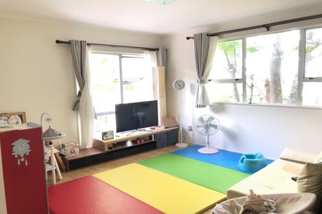 Photo of property in 37 Trias Road, Totara Vale, Auckland, 0629