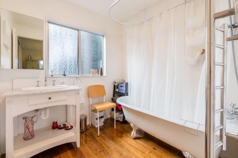 Photo of property in 136 Opanuku Road, Henderson Valley, Auckland, 0612