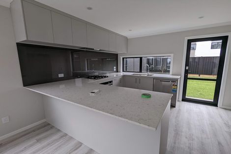 Photo of property in 15 Castletown Street, Wallaceville, Upper Hutt, 5018