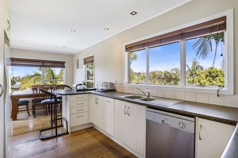 Photo of property in 4 Dunraven Place, Torbay, Auckland, 0630