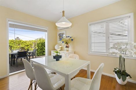 Photo of property in 1/21 Stanley Avenue, Milford, Auckland, 0620
