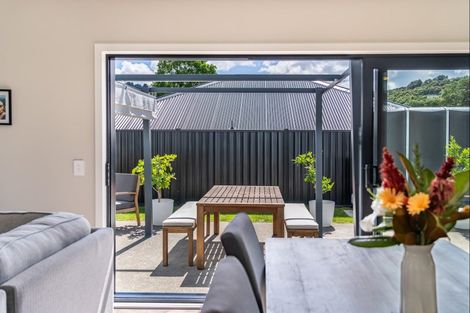 Photo of property in 11 Rewarewa Way, Timberlea, Upper Hutt, 5018