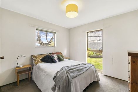 Photo of property in 603 Glenfield Road, Totara Vale, Auckland, 0629