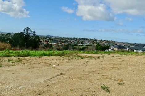 Photo of property in 85e Lake Panorama Drive, Henderson Valley, Auckland, 0614
