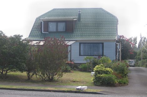 Photo of property in 2/125 Shakespeare Road, Milford, Auckland, 0620