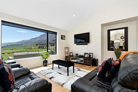 Photo of property in 8 Hovingham Court, Jacks Point, Queenstown, 9371