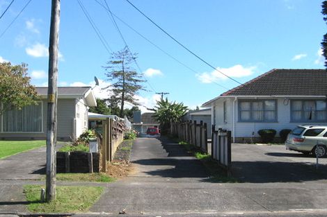 Photo of property in 2/91a Beach Road, Te Atatu Peninsula, Auckland, 0610
