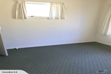 Photo of property in 1/46 John Dee Crescent, Red Beach, 0932