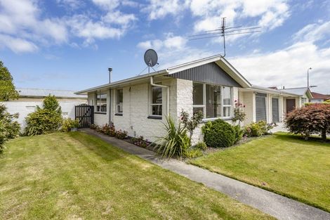 Photo of property in 11 Freebairn Street, Redwood, Christchurch, 8051