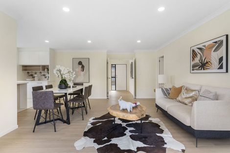 Photo of property in 10 Mediterranean Way, Goodwood Heights, Auckland, 2105